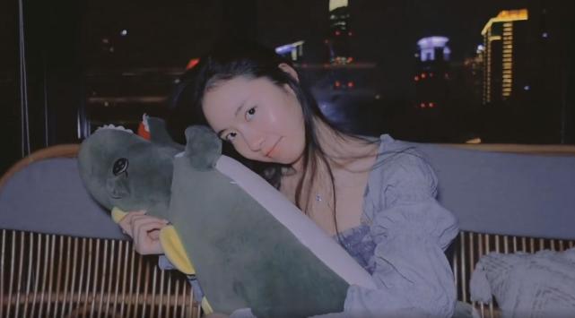 金晨|霍尊退圈后现状被曝：新女友不弃，甜蜜搂抱照公开，陈露求和解遭拒