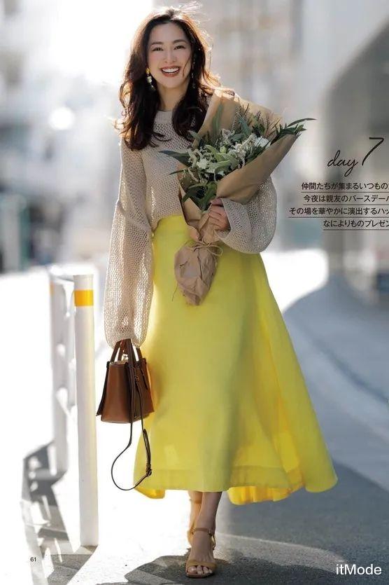 itMode 大毛衣+半裙，才是2021秋冬最气质时髦的打开方式！