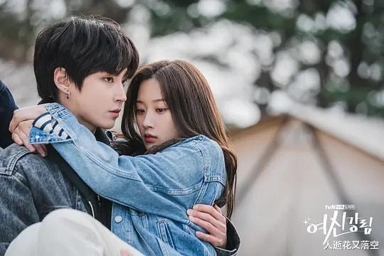 文佳煐|“初恋系女神”文佳煐：10岁出道精通三国语言，颜值更是令人羡慕