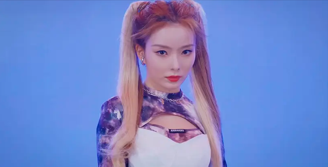 硬糖少女303|硬糖少女双马尾造型：刘些宁脖子粗，王艺瑾显老，赵粤像泫雅