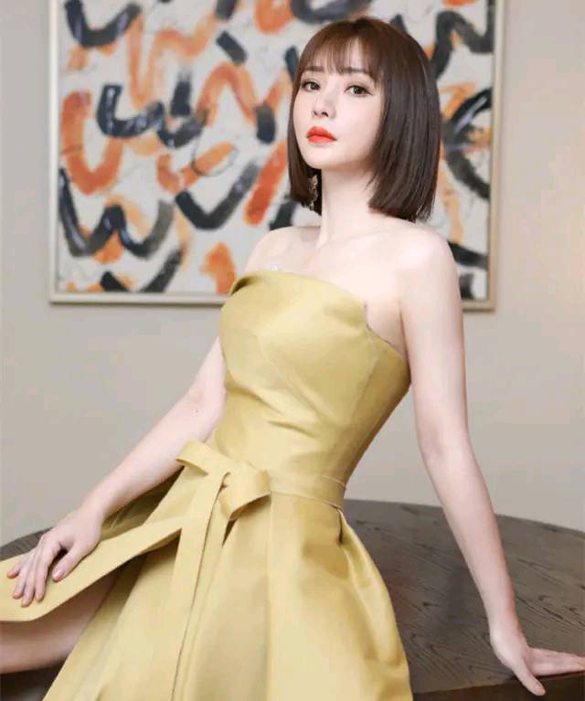 柳岩|柳岩换短发造型差点认不出，依然是那么性感