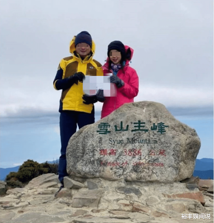 曾馨莹47岁生日捐300万做公益,携俩女儿做义工,每一年都行善