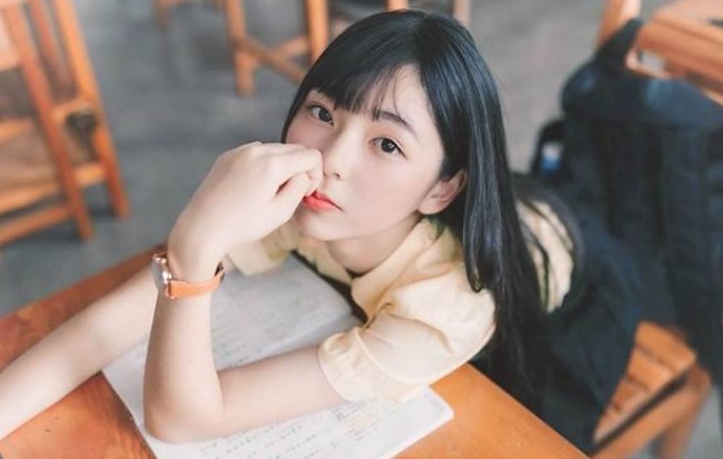 照骗|18岁校花被揭照骗，录影打回原形，粉丝心碎：差真多