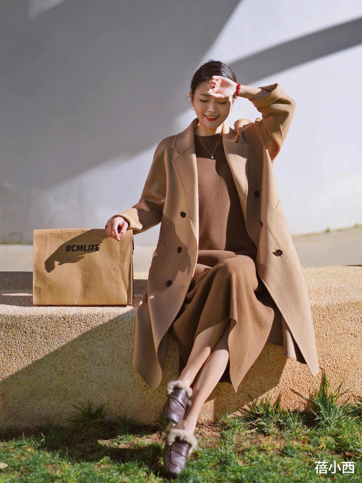 蓓小西 冬季穿这5个“神仙色大衣”真香，搭配牛仔裤、半身裙高级显气质