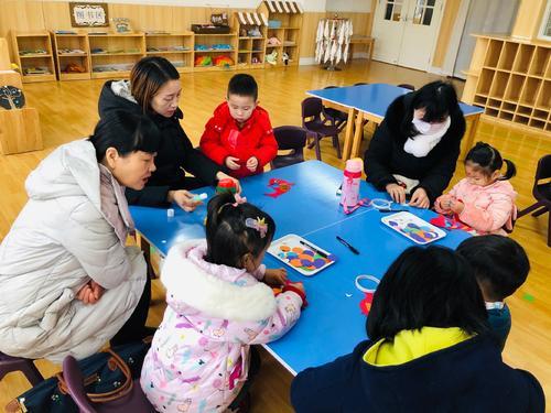 孕妈酱|女儿被欺负,宝妈在群里“放狠话”怼家长:比教孩子还手更有效