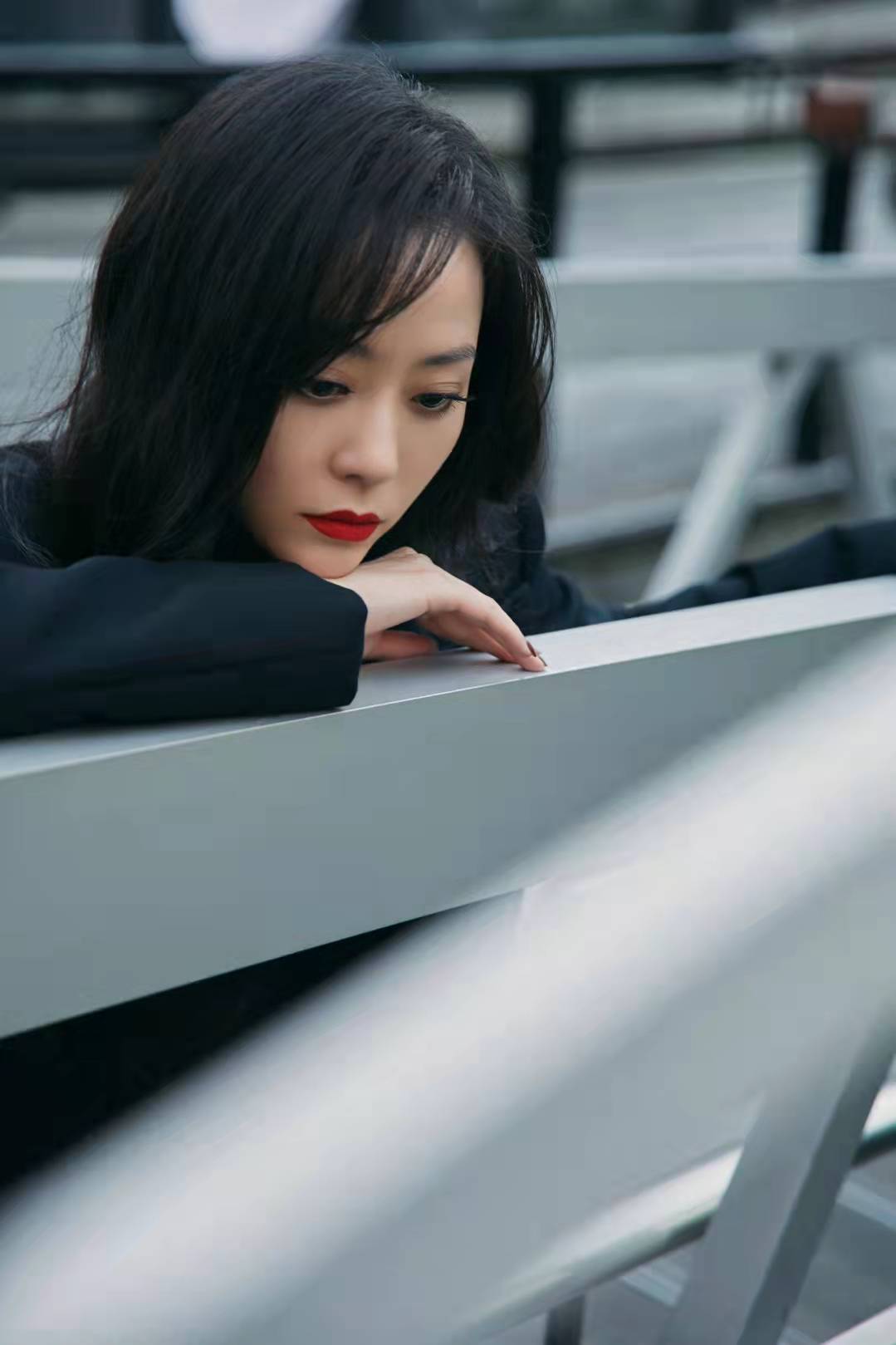 张含韵|张含韵黑色套装范