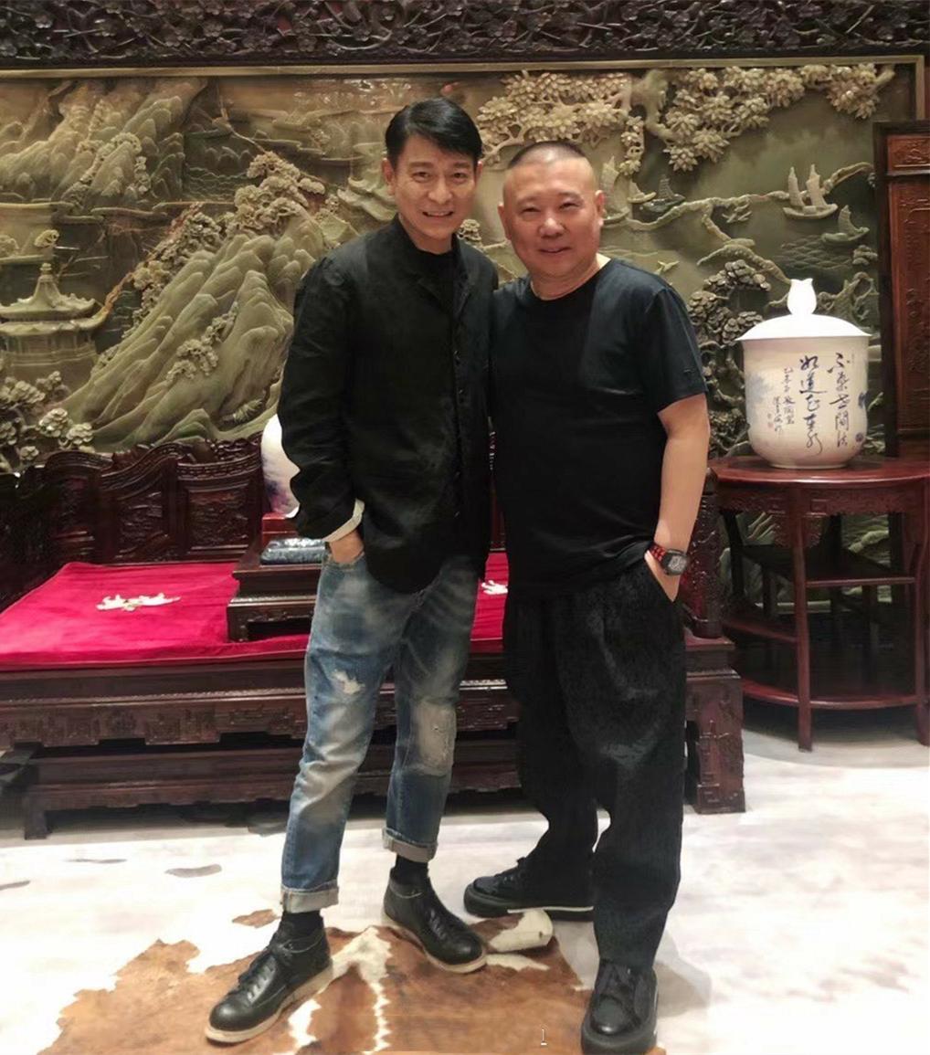 郭德纲|刘德华低调现身北京，与郭德纲聚餐，两人合照引起网友讨论！