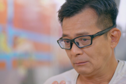 黄日华|黄日华与周润发出游，和异性贴身互动红光满面，现不抗拒第二春