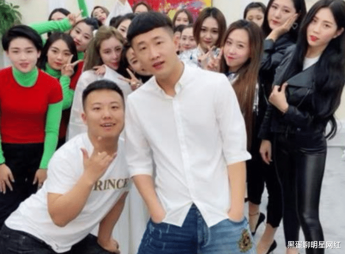 |网红胡闹回怼粉丝，解释与师傅张二嫂闹矛盾，是为整个团队的利益