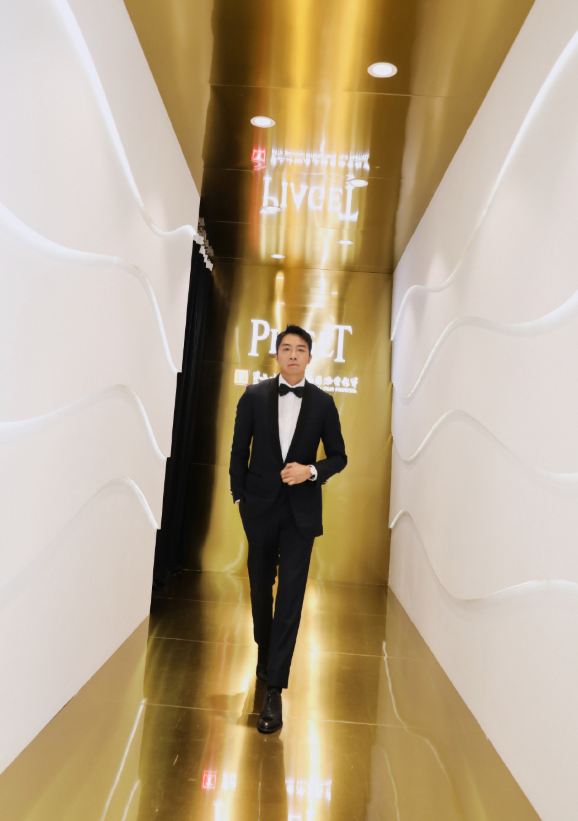 大时尚大观点|俞灏明现身《1921》首映礼,回归状态好,系红领巾少年感不输当年