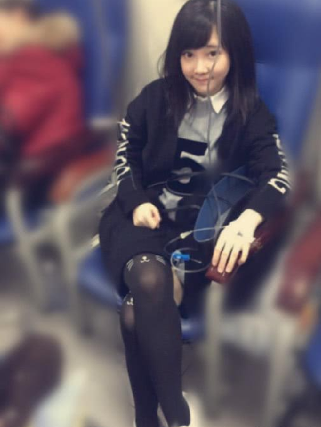 冯提莫|冯提莫为何不穿黑丝袜？看到她早期的照片，似乎明白了什么