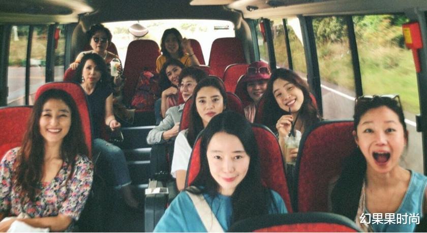 曹云金|孔晓振、郑丽媛、孙淡妃「闺蜜聚会」私照曝光！女神们随便穿都美