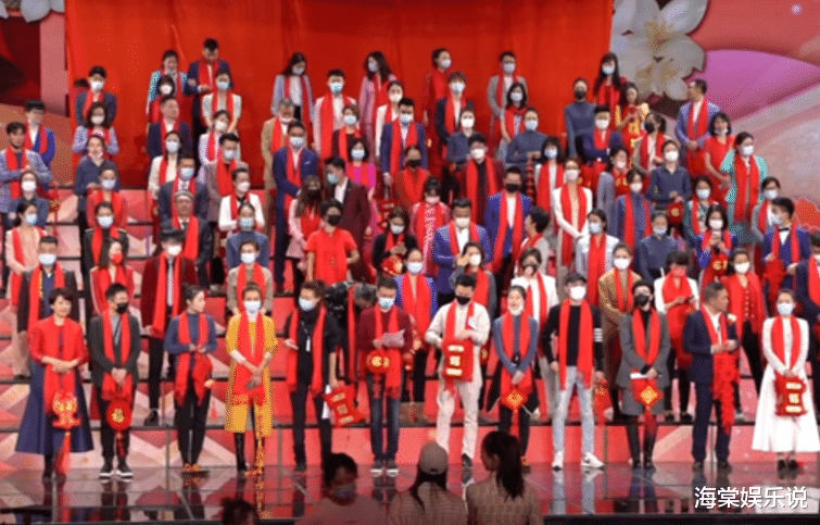 王一博|元宵晚会彩排！康辉李梓萌齐唱《难忘今宵》，王一博一袭红衣惹眼