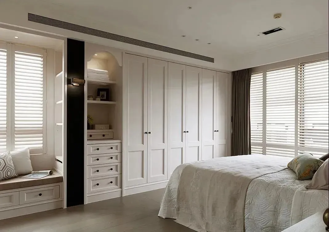 别再做通顶衣柜了！用这4种设计，美观还实用