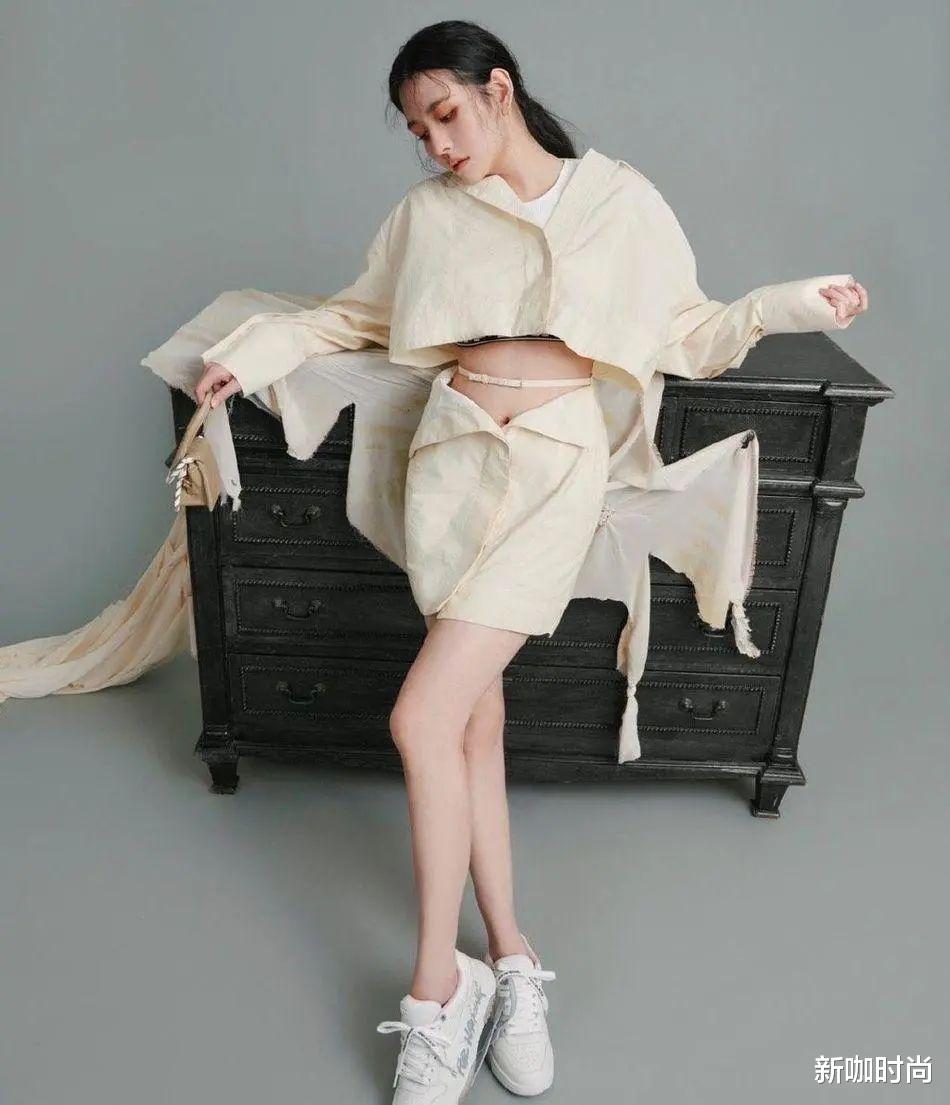 新咖时尚|邱淑贞女儿越来越美，拍大片尽显高冷气质，颜值青出于蓝胜于蓝