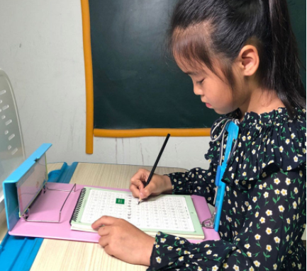 糯妈育儿经|小学生作文《我的书包》走红,字迹工整、表达清晰,才华惊艳众人