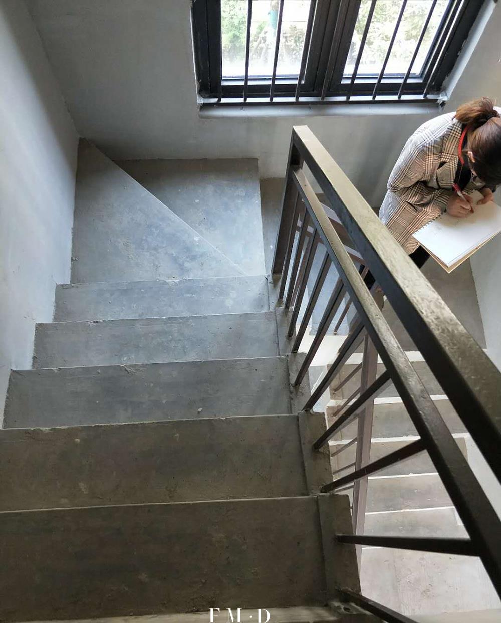 设计师|水泥楼梯嫌土也不要敲,不吝啬给出4套装修方案,有品位有颜值