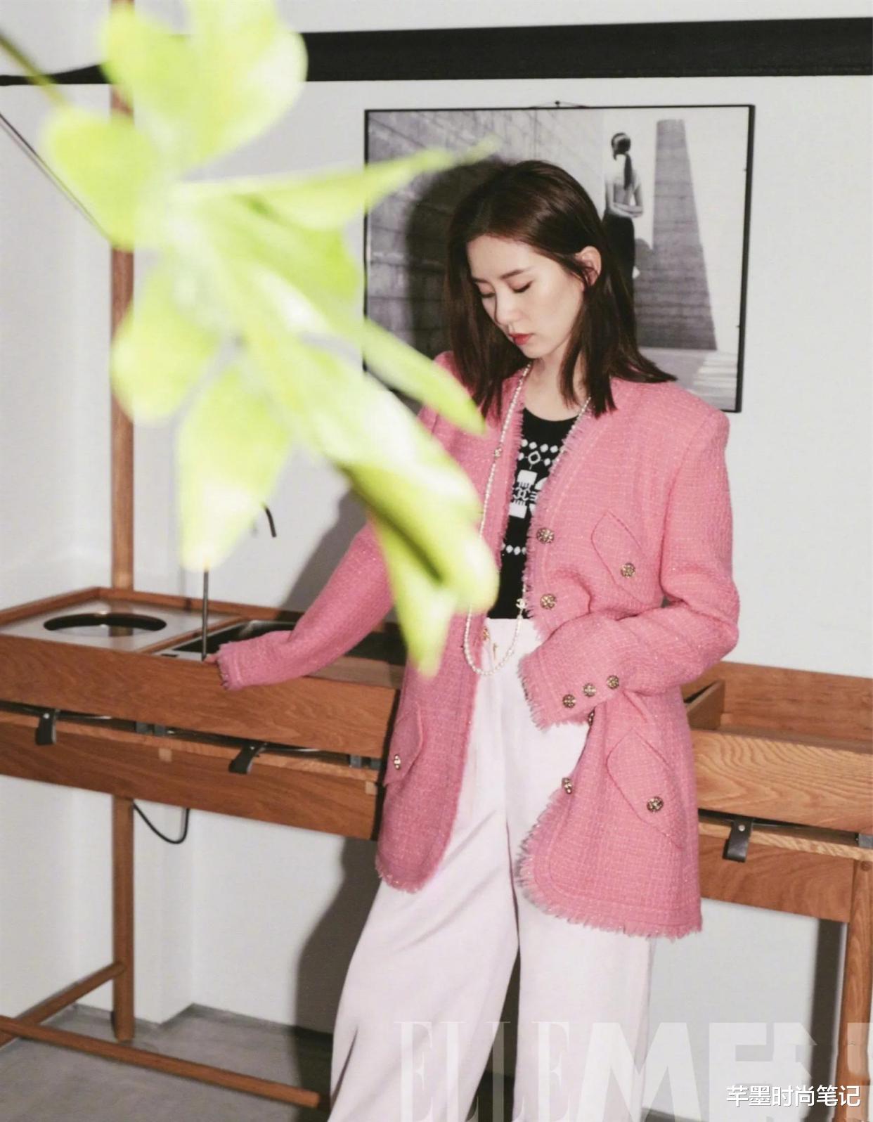 刘诗诗|婚后的刘诗诗愈发成熟，白衬衫配阔腿裤，穿出职场女强人的气场