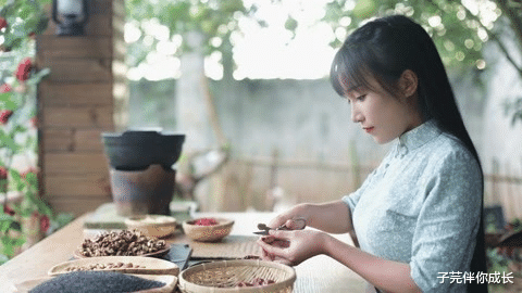 孙俪|孙俪邓超捐款100万被嘲,李子柒丁真成反面教材:做人,请你厚道