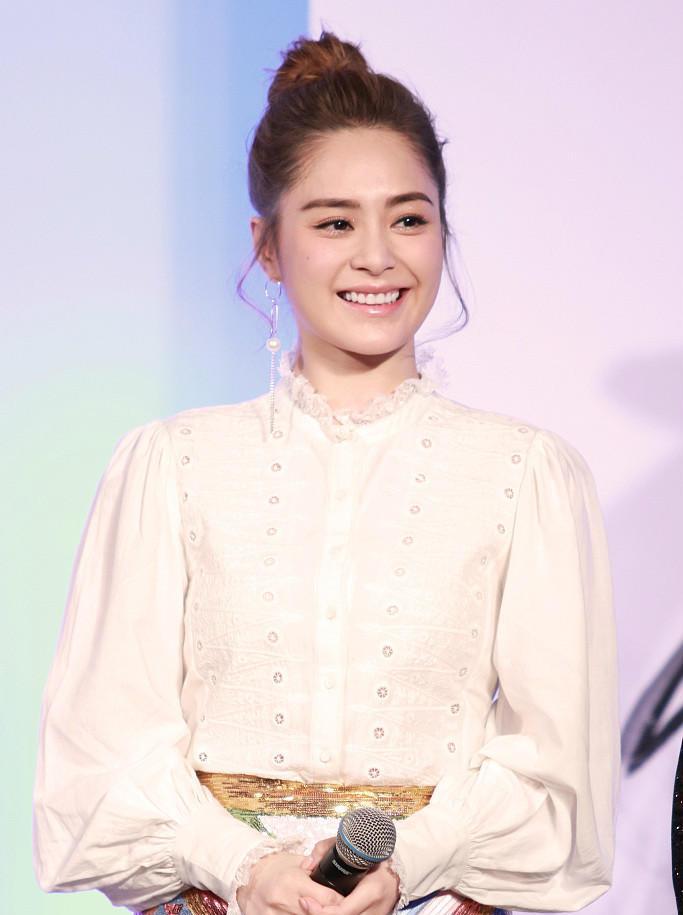 范齐全|阿娇胖了依旧惊艳,用宽松上衣配阔腿裤遮肉又时髦,气质太出挑