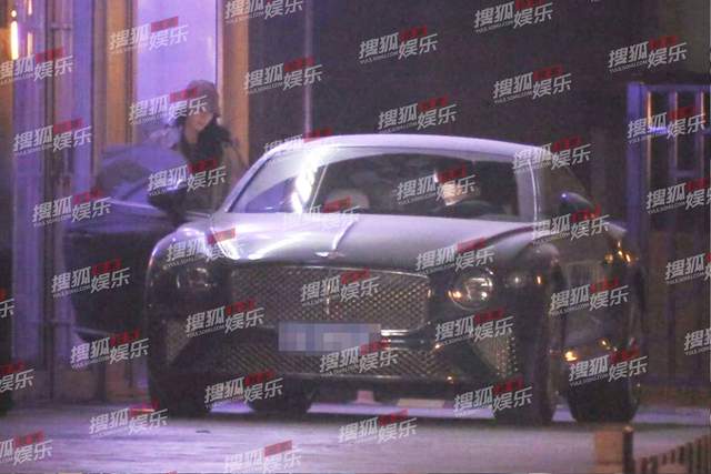 陈瑶|大热剧情侣恋情曝光！高调探班后同回爱巢，连续腻歪三天甜退狗仔