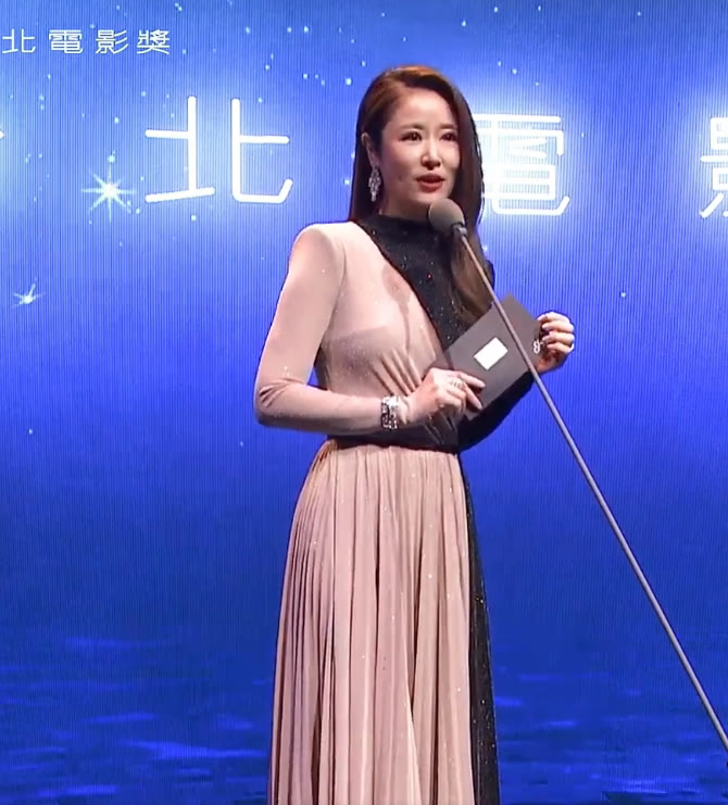 林心如|45岁林心如参加电影节？近照苍老法令纹明显，生图暴露真实年龄