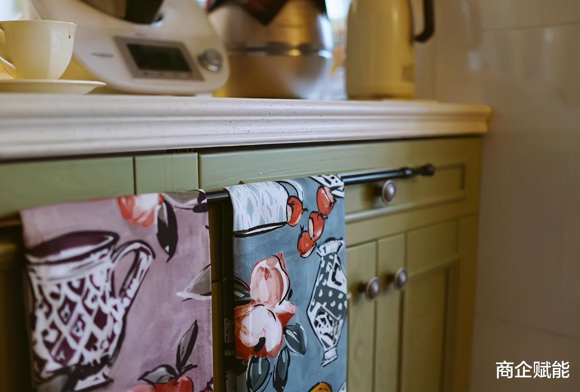 商企赋能 退休阿姨的养老生活，把生活过成诗，这才是真正的“芳华”