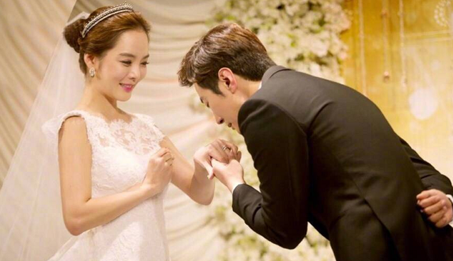 蔡琳|41岁蔡琳健身房锻炼，为儿子保养好身体，火辣身材引帅哥回头看