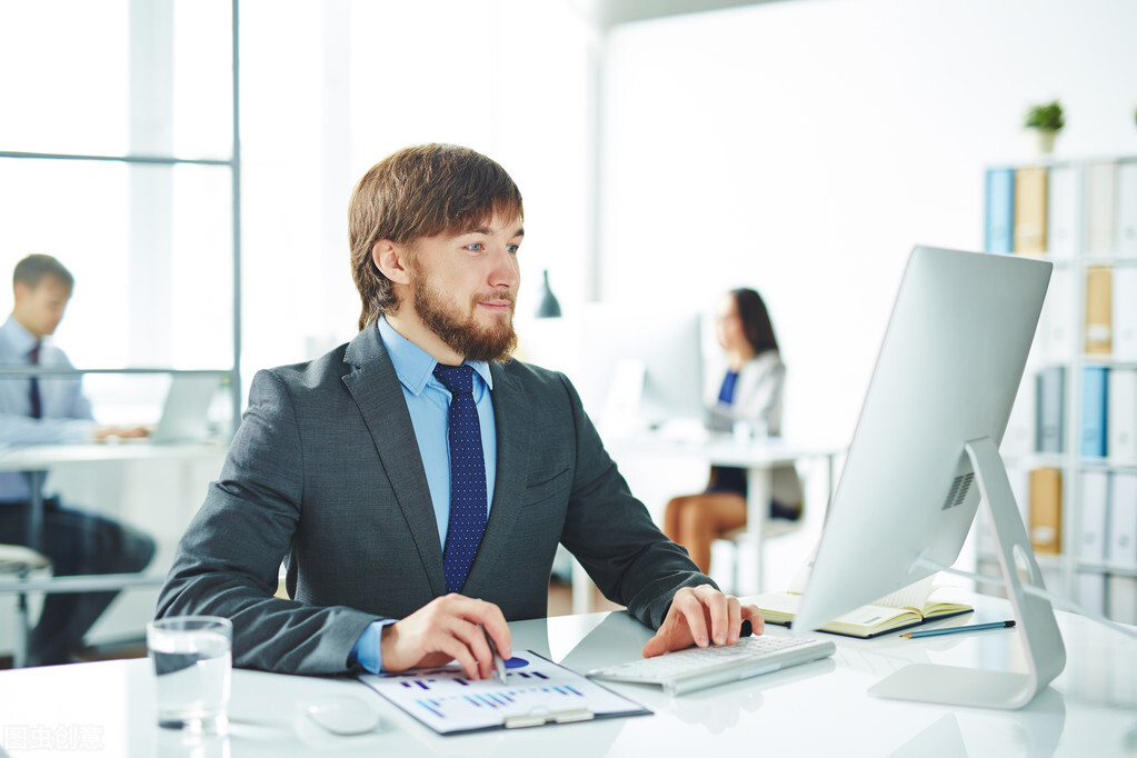 |经常主动汇报和从不请示汇报，职场上这两种下属哪个更让老板喜欢