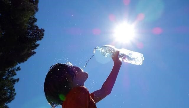 全球变暖 2021年夏天有的地方气温达到了72度，地球怎么了？世界末日到了？