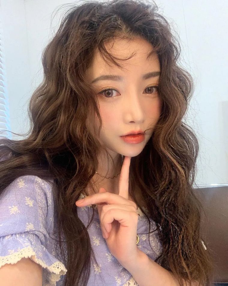 刘海 今年超流行的长发造型，让你的美貌与气质并存