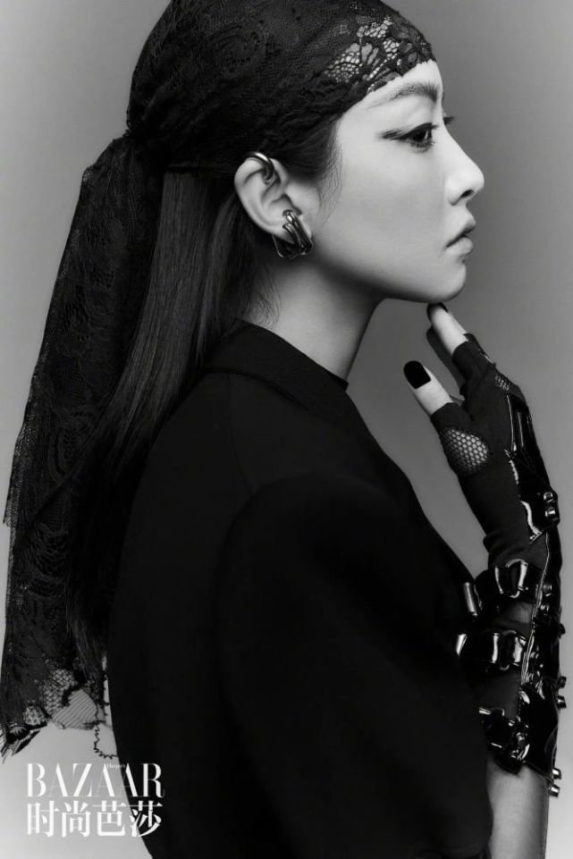 短发|宋茜六月封面首秀曝光！大玩配饰心机，却被头上这块布抢镜了？