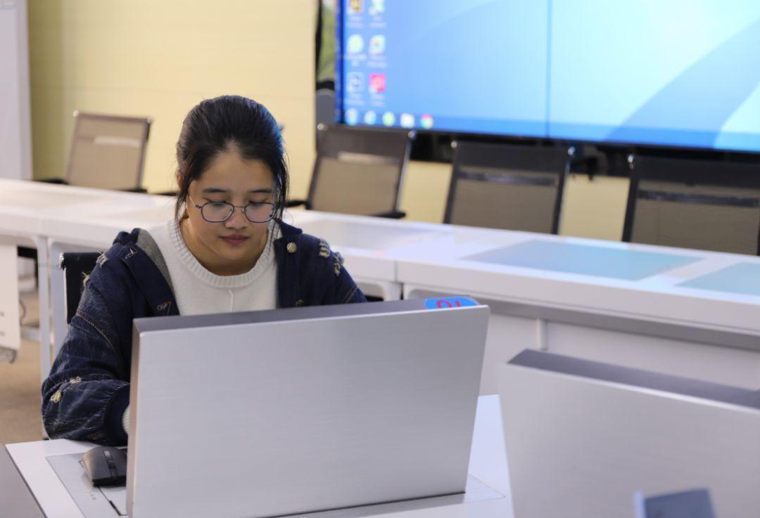 教师|父母没人脉，就别让孩子“碰”这些专业，学成后很难找到工作