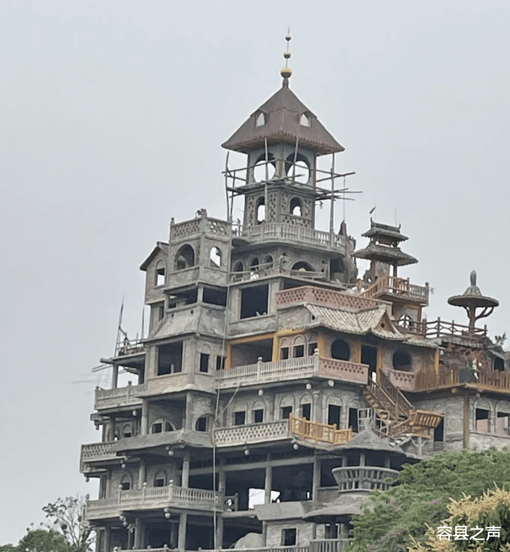 容县之声 广西一农民斥资1500万建了栋“怪楼”！最多一天上万人去参观