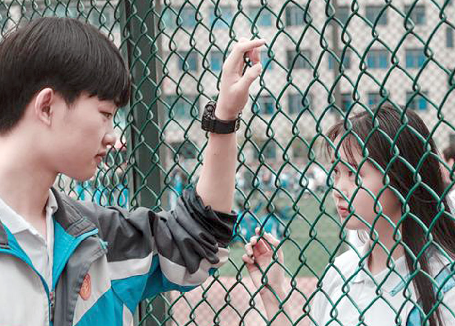 歪妈亲子故事|“科学早恋”兴起，家长非但不禁止，还互称亲家正式交往