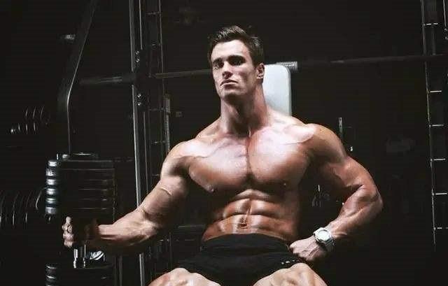 华灯初上|施瓦辛格回忆与女佣家中偷情：妻儿出门后，在客房发生关系