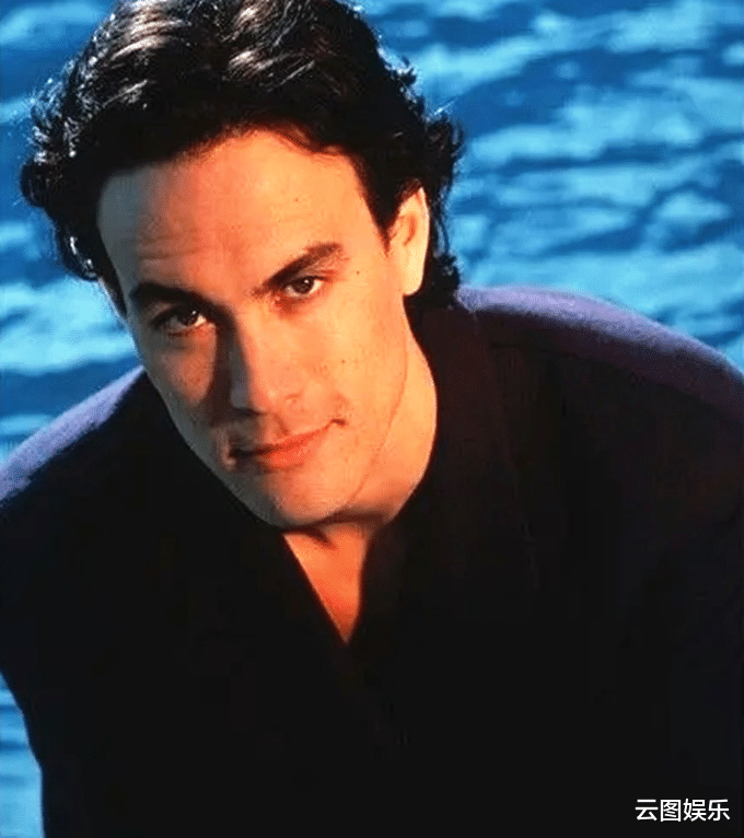 李小龙|李小龙妻子生日，祖孙三代温馨同框，76岁气质依旧，曾2度改嫁