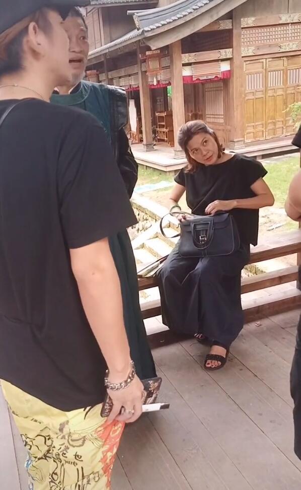 吴孟达|粉丝爆吴孟达骨灰已安葬大马神山，墓地风景宜人，达叔遗愿已完成