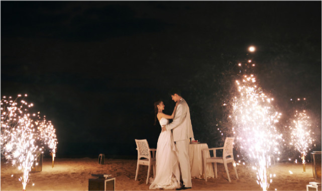 郭品超|婚事将近？郭品超与小女友拍婚纱写真，两人海边牵手拥抱，心形钻戒抢镜