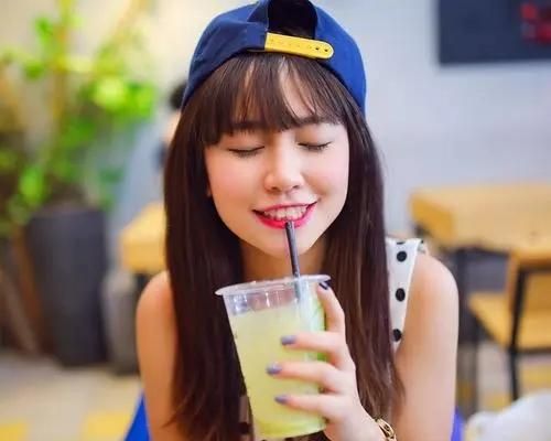 瓜子 女性开始衰老时,2处会变长,1处会变圆,假如都不占,恭喜还年轻