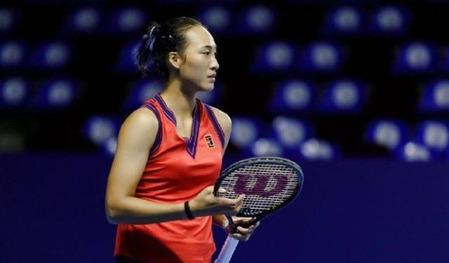 WTA|中国19岁天才郑钦文晋级女单4强，李娜接班人名不虚传，女网希望