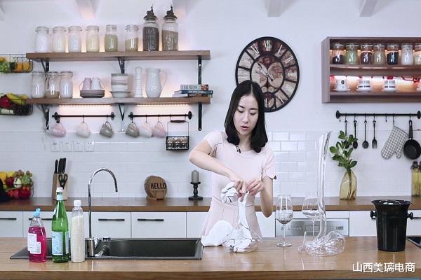 山西美璃电商 醒酒器怎么清洗？两个办法教会你，光亮如新