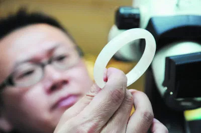 翡翠手镯|为何2万的翡翠手镯,有人说值3万,有人却说只值3千?