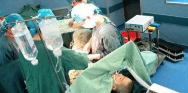 女孩|中国第一例“女变男”手术，变性后被女孩追求，现如今他怎么样了