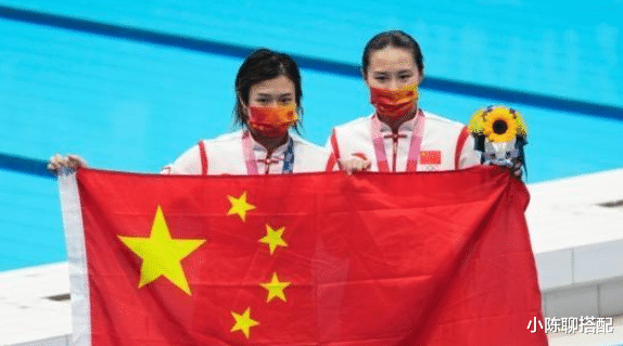 小陈聊搭配|三代跳水女神同台“比心”,郭晶晶气质优雅如初,这就是冠军气场