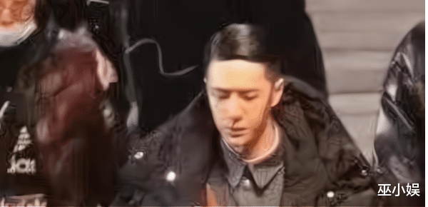 王一博|王一博颜值崩塌？新剧造型被吐槽像汉奸，发际线令人堪忧