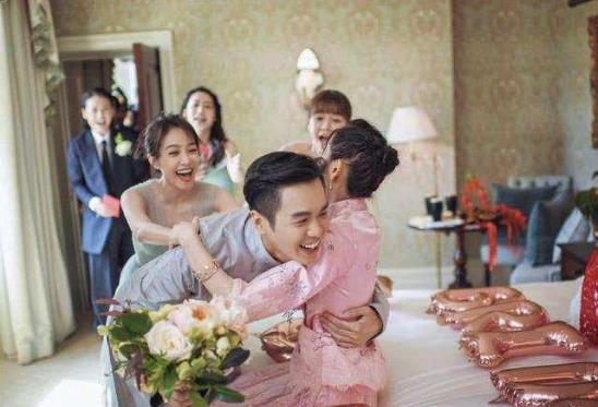 张雨绮|张若昀女儿首次曝光，唐艺昕母女逛街时被拍，一岁半宝宝身材修长