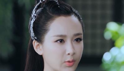 赵丽颖|赵丽颖杨紫一起走下台，请注意李现的反应，区别对待好明显