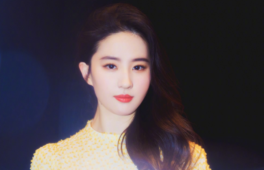 刘亦菲|?一大学生因撞脸刘亦菲走红，堪称行走的招生简章，评论却两极分化