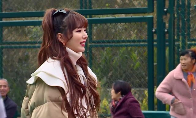 孔雪儿|孔雪儿来生理期，白裤子留下痕迹，熊梓淇的做法比男友都要细心